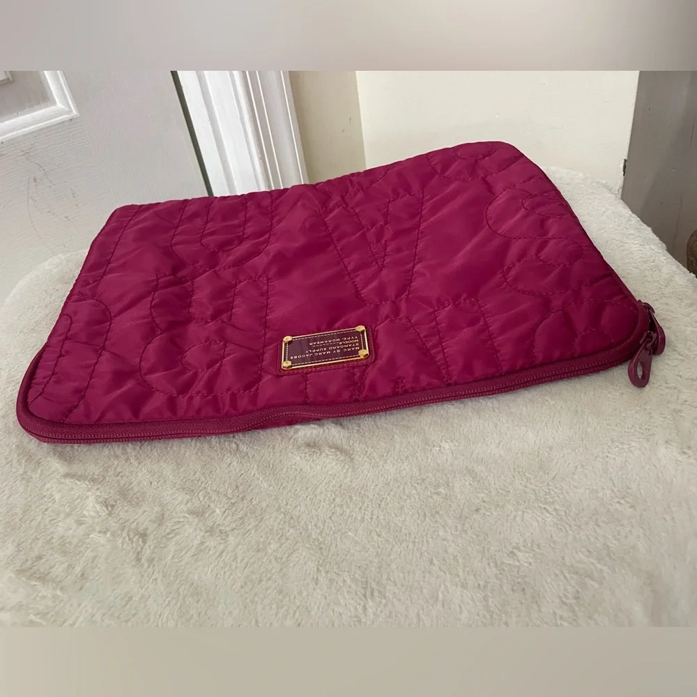 Marc by Marc Jacobs Quilted Magenta Laptop Sleeve EUC